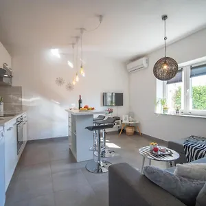 apartman-zara-matulji.primorje-gorskikotar.com/